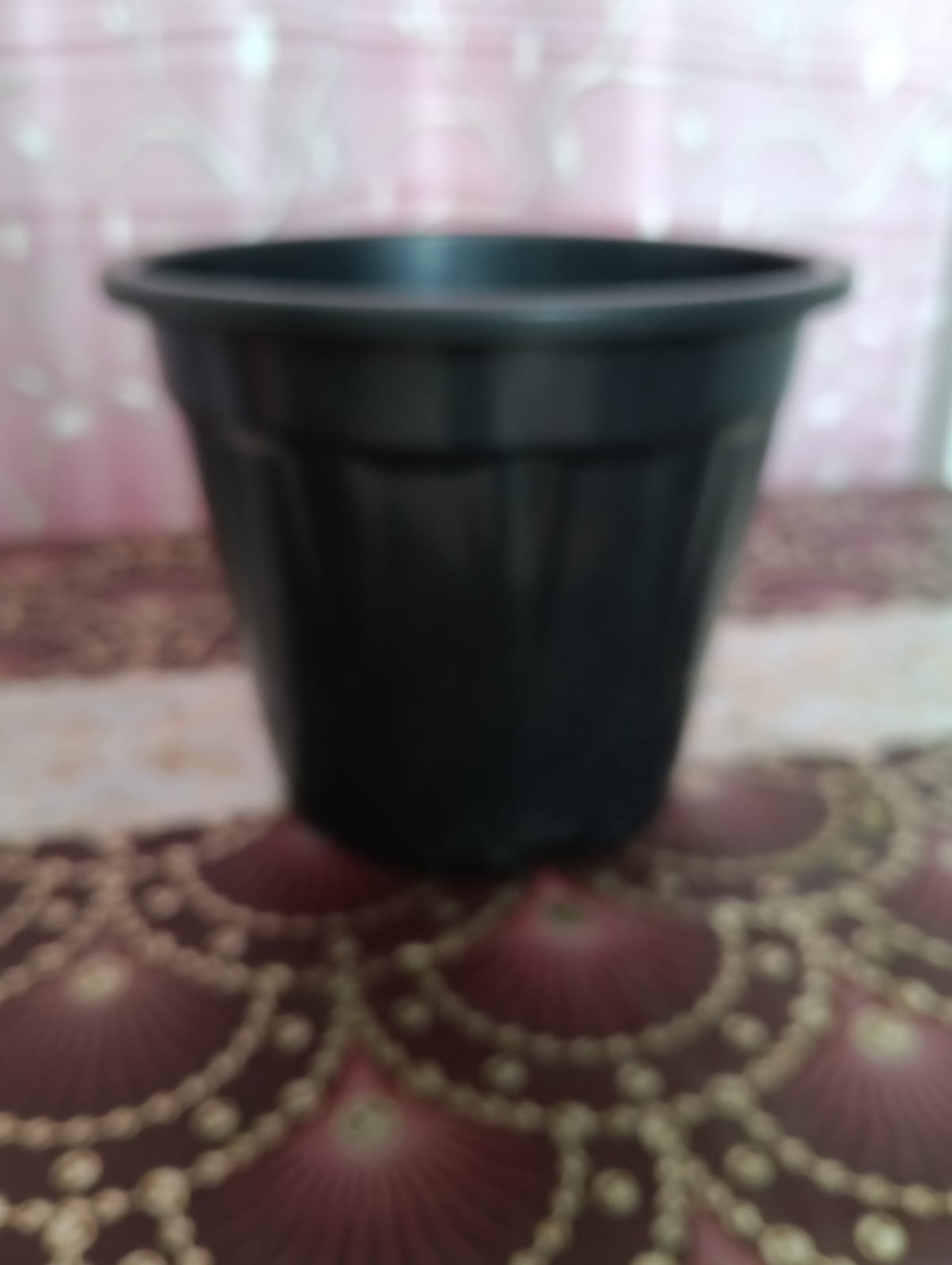 10 inch black pot